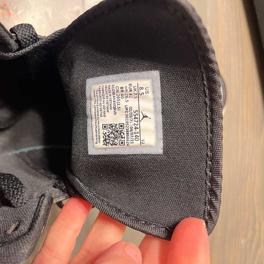 Nike Air Jordan 1 Retro Mid - Picture 2 of 6